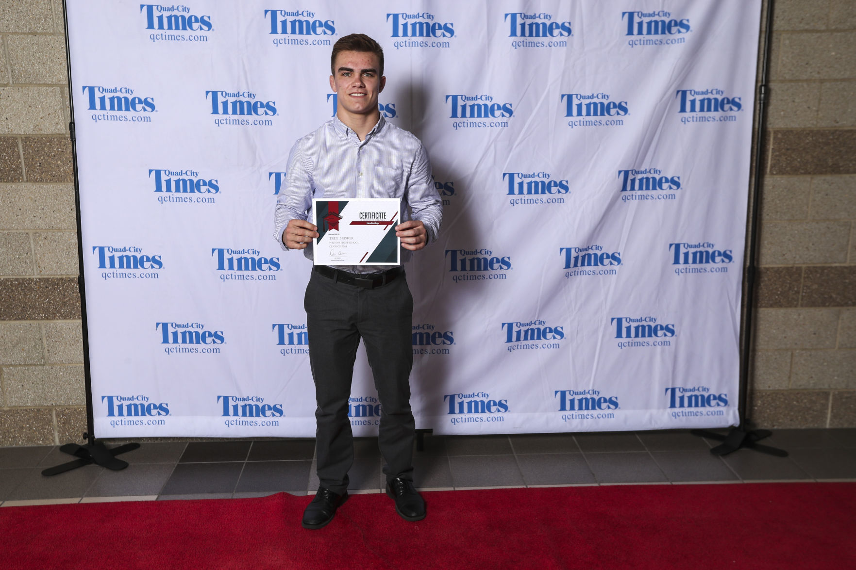 051518-salute-to-academics-red-carpet-056